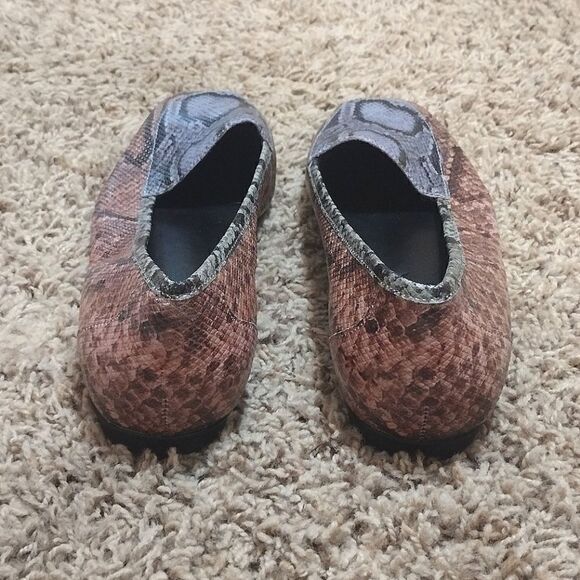 Donald Pliner Women's Deedee 7M Faux Snakeskin Pink/Purple Slip on Loafer Flats - Picture 3 of 12